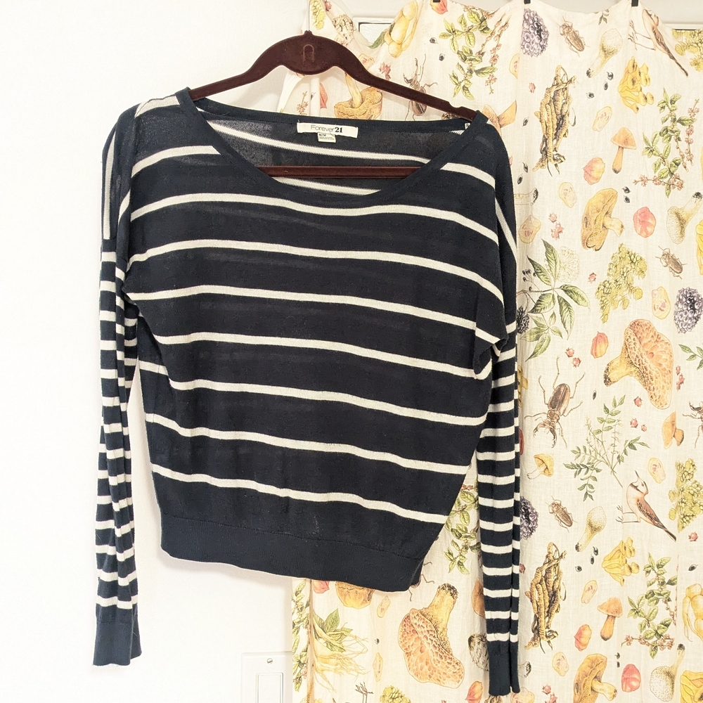 Striped Navy and White Sweater Forever 21 M/Medium